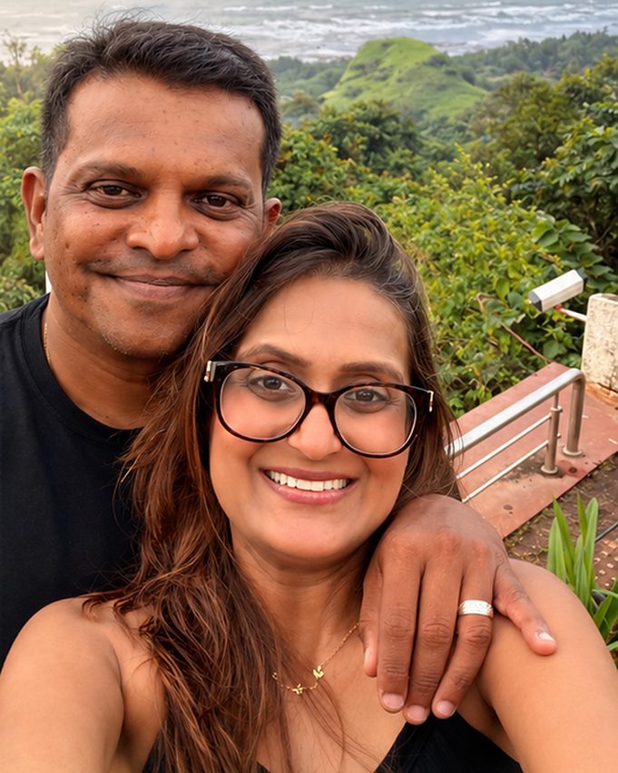 Rinnku & Ritesh at a viewpoint above the sea in Dapoli